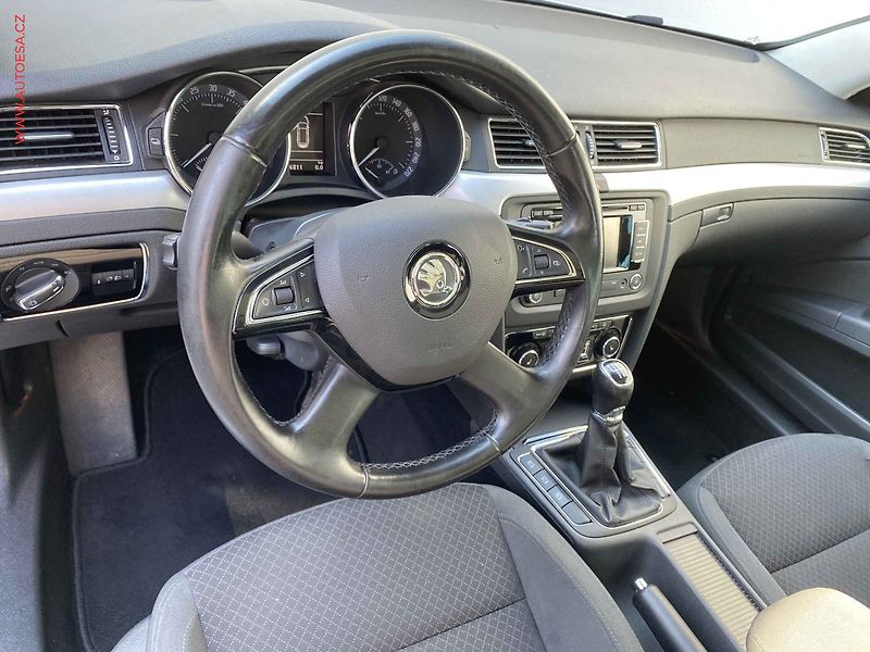 Škoda Superb (2015) 1.6 TDi, Ambition, TZ, panor - fotka 13 z 17