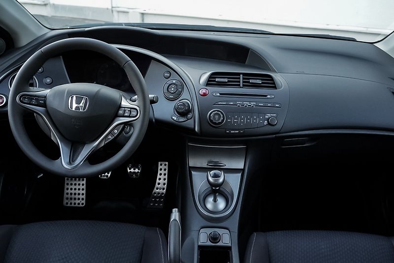 Honda Civic 1.4 i-Vtec ELEGANCE - fotka 17 z 21