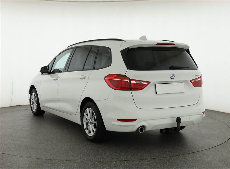 BMW Řada 2 (2018) 218i Gran Tourer, Automat - fotka 4 z 17