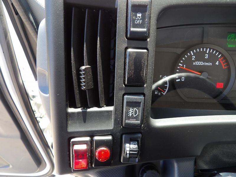 Isuzu M27 (2026) 3,0L, hákový nosič kontejnerů - fotka 18 z 23