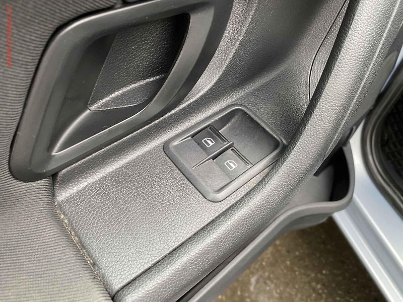 Škoda Roomster (2011) 1.4 16V, ČR, Ambiente, zámek - fotka 13 z 15