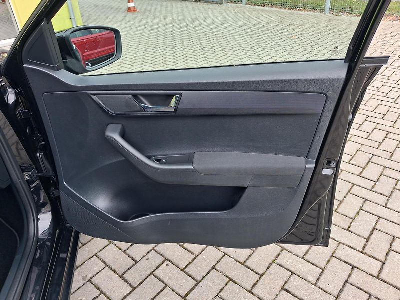 Škoda Fabia (2016) 1,2 TSi 81kw LED 1.MAJ. NAVI - fotka 21 z 40