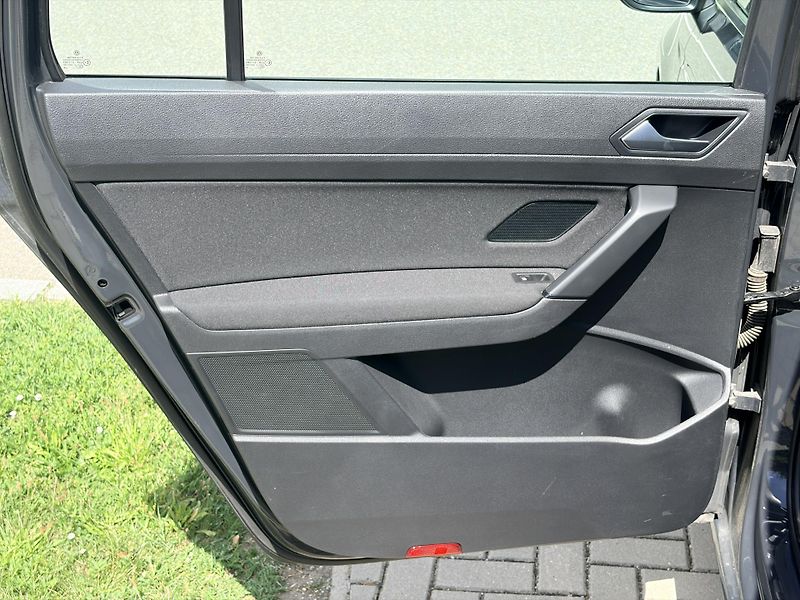 Volkswagen Touran 2.0TDI DSG TAŽNÉ - fotka 27 z 37