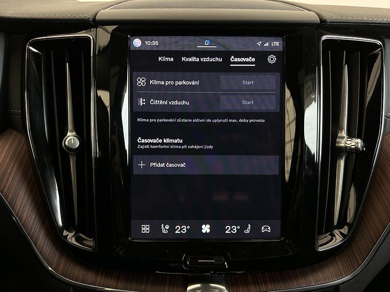 Volvo XC60 2.0 B4 4x4 ULTIMATE - fotka 26 z 33
