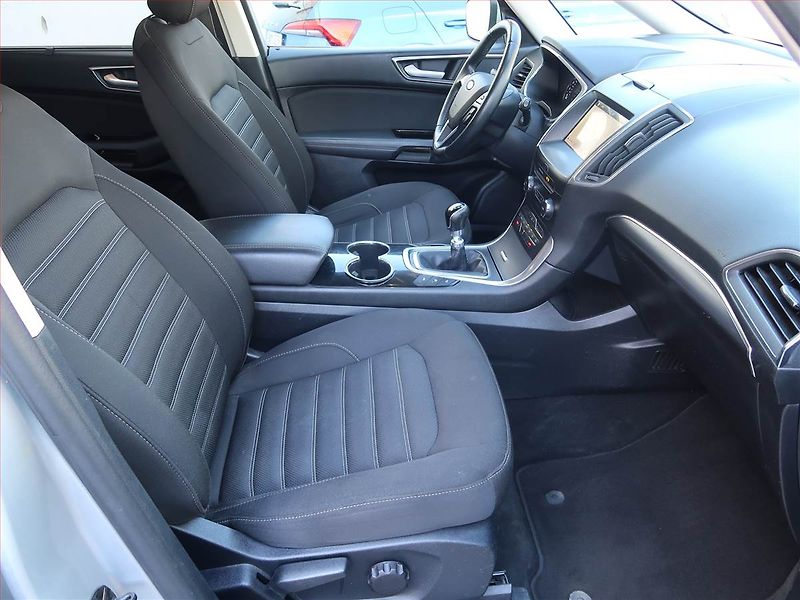 Ford Galaxy (2019) Titanium 2.0 EcoBlue, 4X4 - fotka 9 z 23
