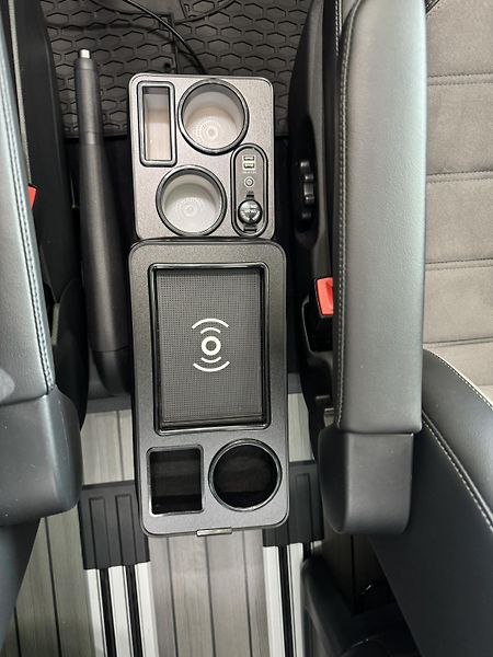 Volkswagen Multivan 2,0TDI DSG 4Motion Highline - fotka 12 z 37