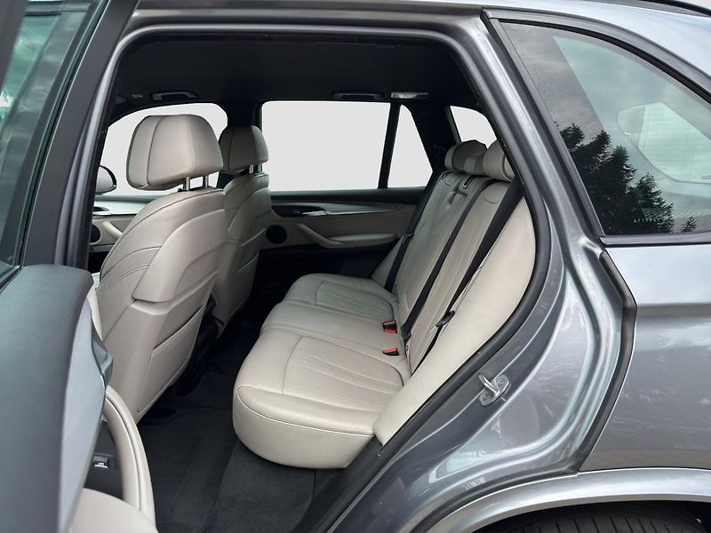 BMW X5 xDrive30d - fotka 15 z 21