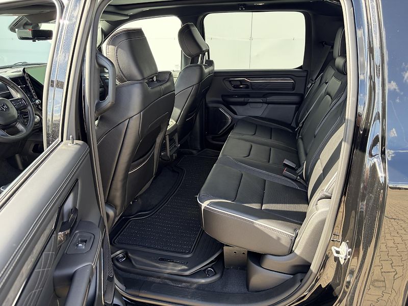 RAM 1500 (2026) Limited 5.7 V8 HEMI 2026 - fotka 29 z 37