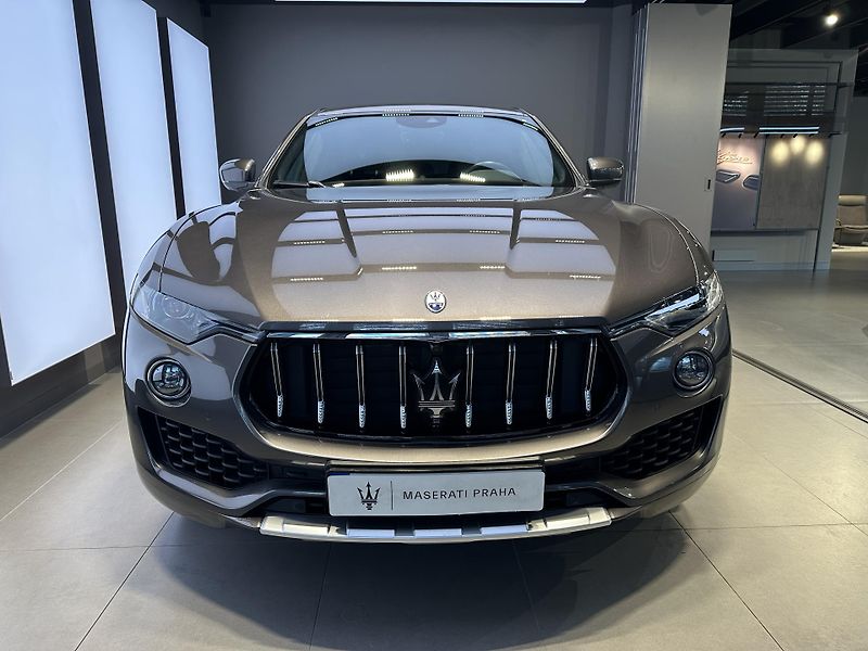 Maserati Levante (2021) GT 330HP Zegna Interior - fotka 2 z 18