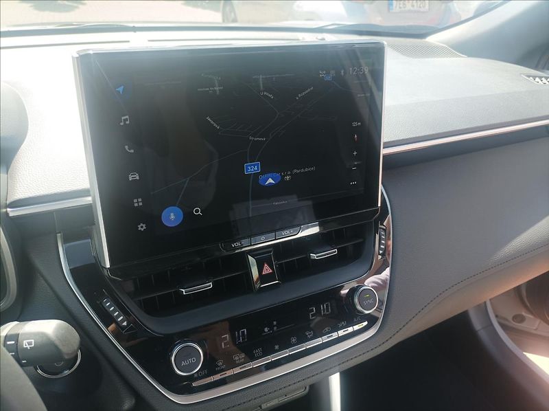 Toyota Corolla Cross 2,0 Executive Skyview - fotka 15 z 18