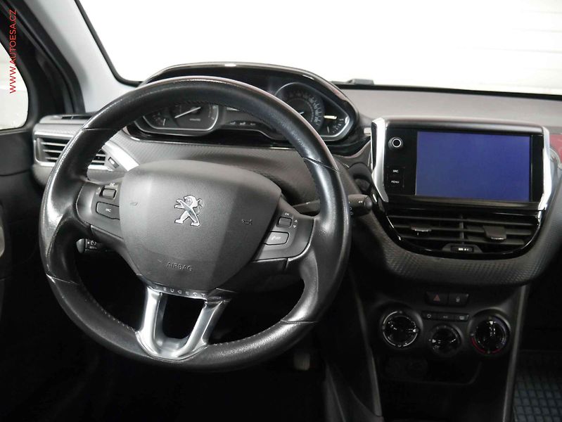 Peugeot 2008 (2018) 1.2PT, 2.maj,ČR, servis - fotka 11 z 17