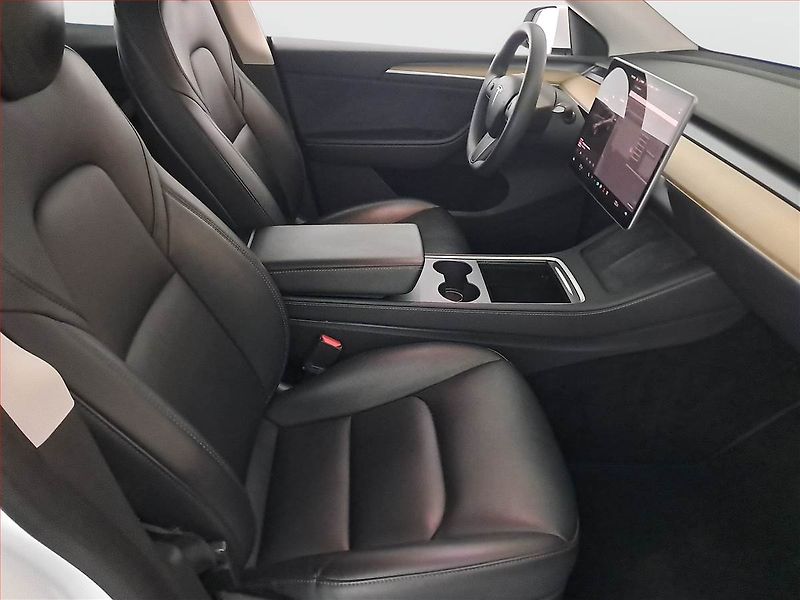 Tesla Model Y (2022) Long Range AWD 79kWh, SoH 91% - fotka 9 z 23