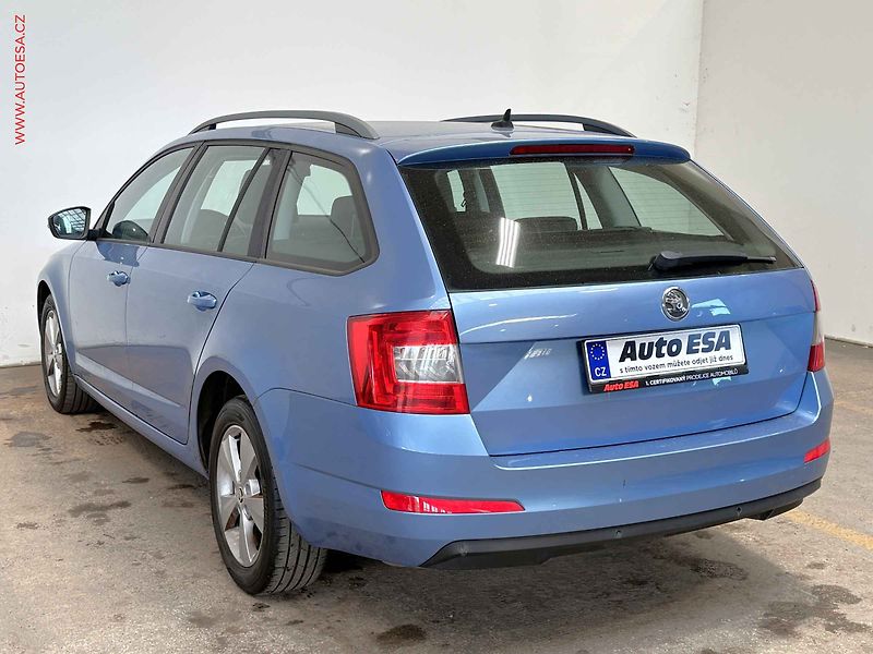 Škoda Octavia (2013) 2.0 TDi 4x4, Elegance, park - fotka 6 z 14
