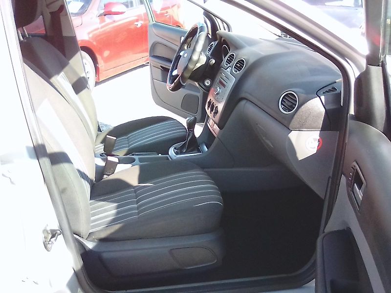 Ford Focus (2008) 1.6i 16V, kombi, 2.majitel - fotka 16 z 30