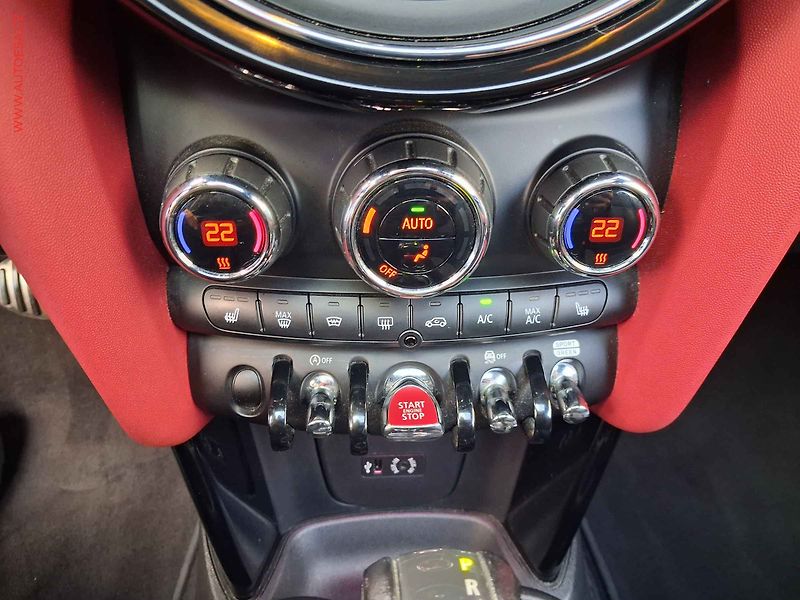 Mini Cooper S (2018) 2.0 i, AT, kůže, panor - fotka 16 z 16