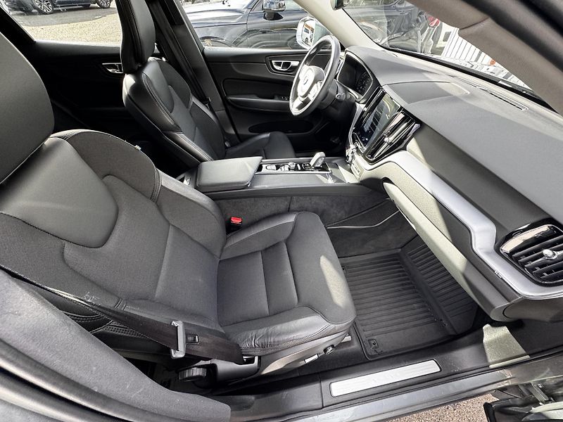 Volvo XC60 B5 AWD / ČR / 1. maj // výhřev - fotka 12 z 42