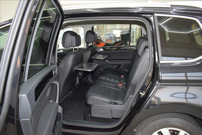 Volkswagen Touran 2,0 TDi, 7-míst,DSG,NAVI,KŮŽE, - fotka 11 z 41