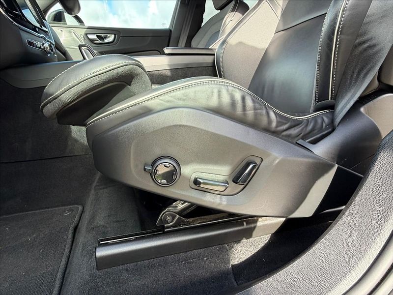 Volvo XC60 2,0 - fotka 25 z 62