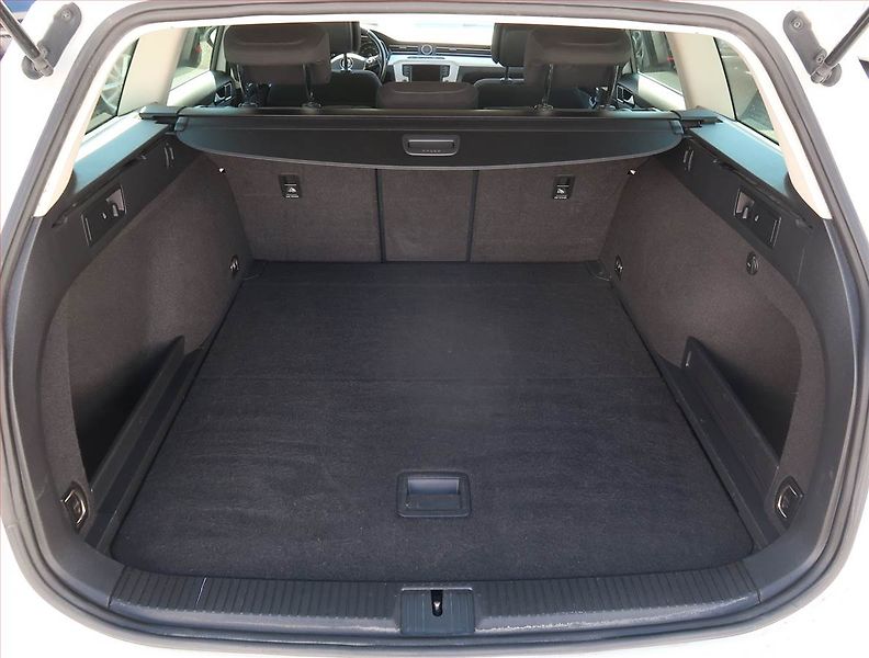 Volkswagen Passat (2015) Comfortline 2.0 TDI - fotka 14 z 15
