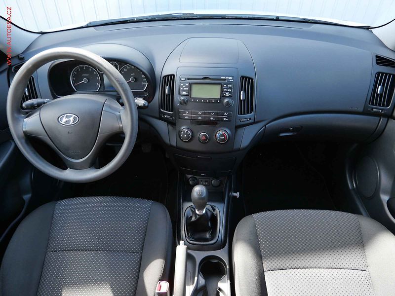 Hyundai i30 (2010) 1.4CVVT, 2.maj,ČR, El. okna - fotka 8 z 12