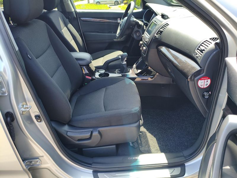 Kia Sorento (2015) 2,0 CRDI Sport 4x4 Záruka - fotka 14 z 35