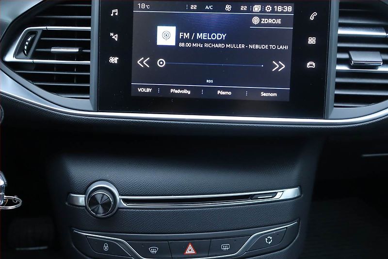 Peugeot 308 (2019) 1.2 PureTech, Automat - fotka 12 z 24