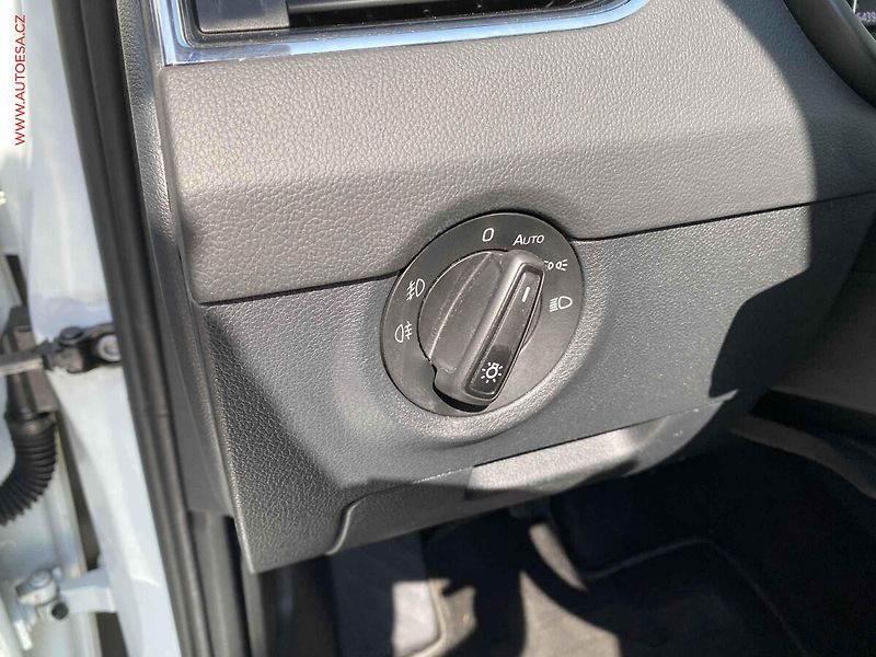 Škoda Octavia (2018) 1.6 TDi, Style, LED, navi - fotka 15 z 18