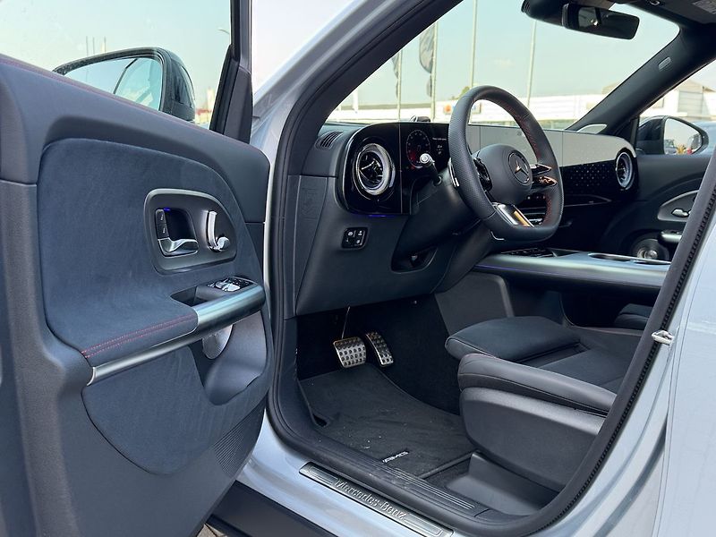 Mercedes-Benz GLB 350 4MATIC s techonologií - fotka 22 z 34