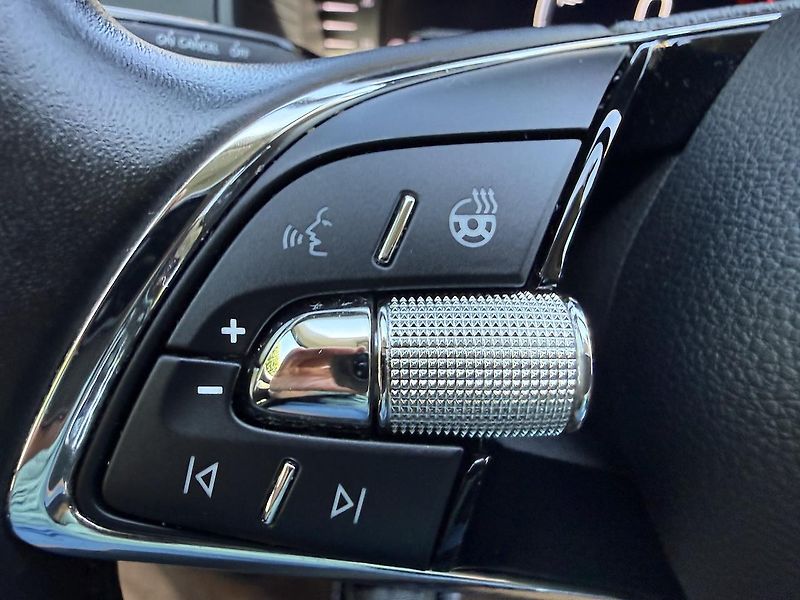 Škoda Karoq (2022) 2.0TDi STYLE KAMERA,TAŽNÉ,ČR - fotka 17 z 19