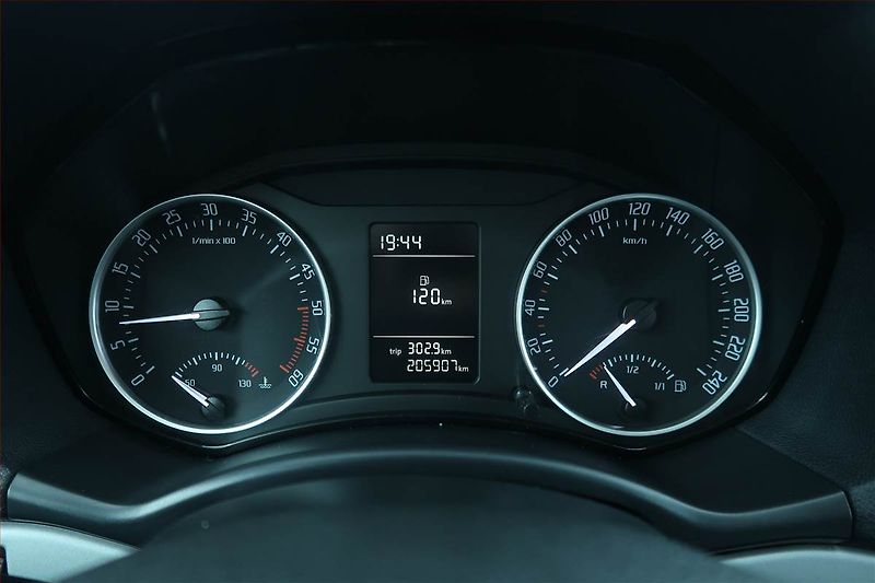 Škoda Octavia (2011) 1.6 TDI, Tempomat - fotka 11 z 16
