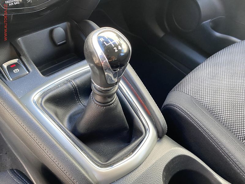 Nissan Qashqai (2015) 1.6 dCi 4x4, Acenta - fotka 16 z 16