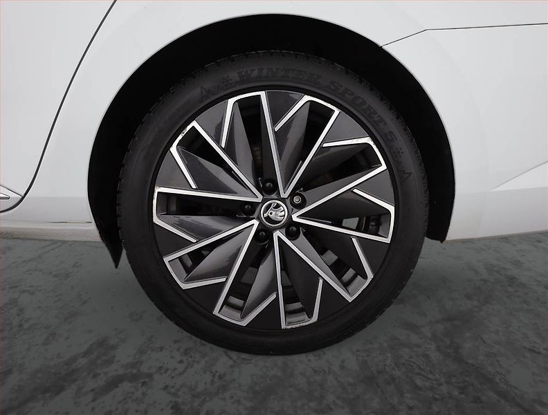 Škoda Superb (2020) Laurin&Klement iV 1.4 TSI PHEV - fotka 17 z 20