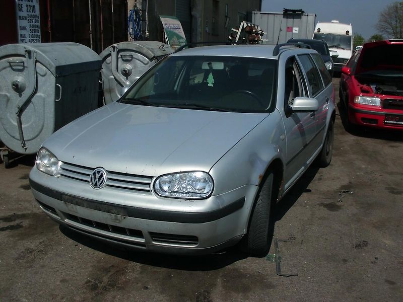 Volkswagen Golf (1999) VOLAT 602 696118 - fotka 1 z 4