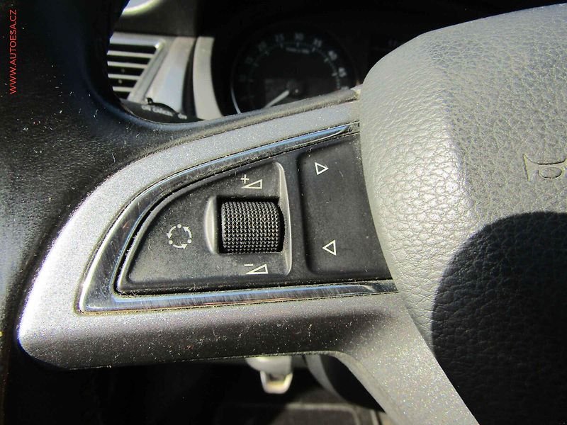 Škoda Rapid (2015) 1.6TDi, AC, temp - fotka 15 z 16