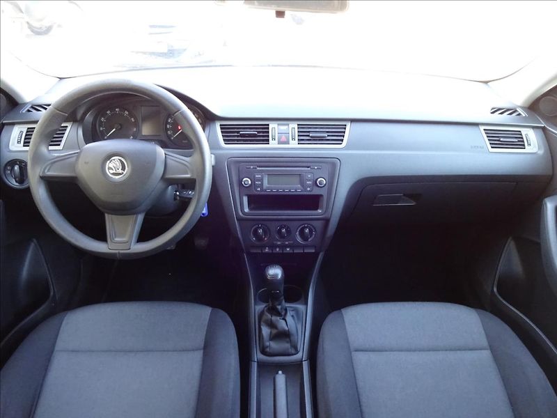 Škoda Rapid 1,2i 55kW - fotka 39 z 49