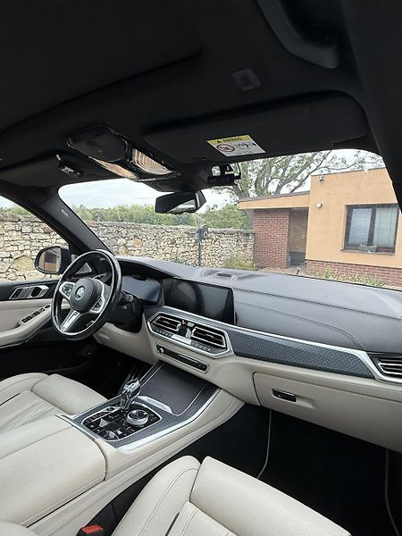 BMW X5 (2022) XDrive45e - fotka 19 z 39
