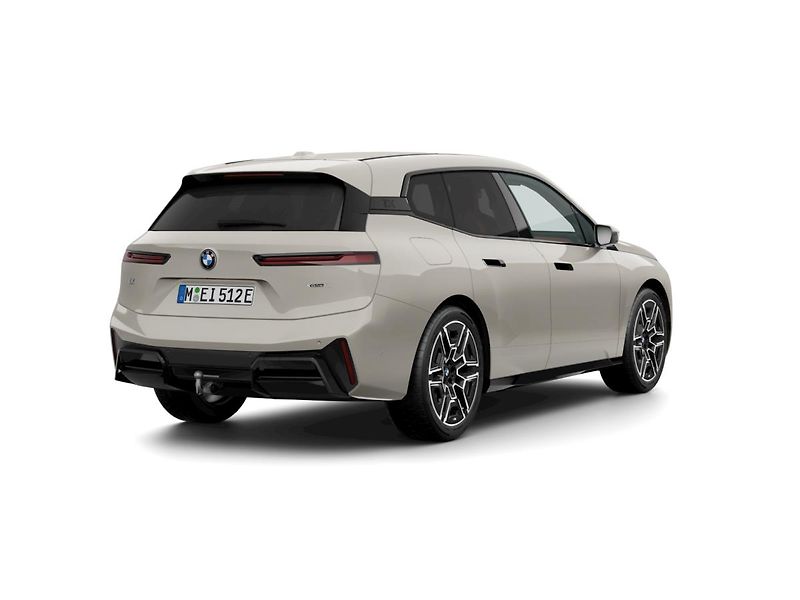 BMW iX xDrive60 - fotka 3 z 12