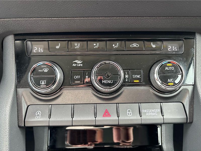 Škoda Karoq 2,0TDi 85kW AMBITION PLUS - fotka 20 z 30