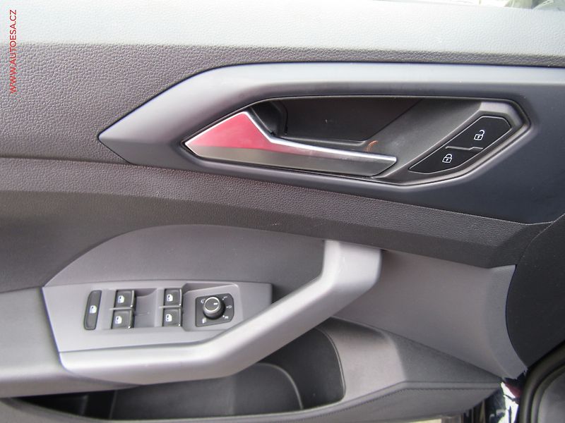 Volkswagen T-Cross (2020) 1.0 TSi, Style, LED, navi - fotka 12 z 19