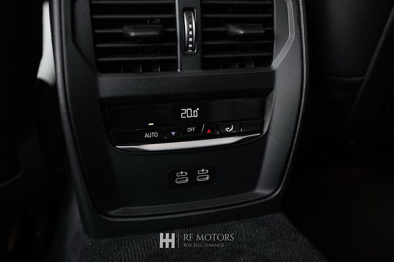 BMW Řada 3 (2022) 320d Touring 140kW Facelift - fotka 24 z 40