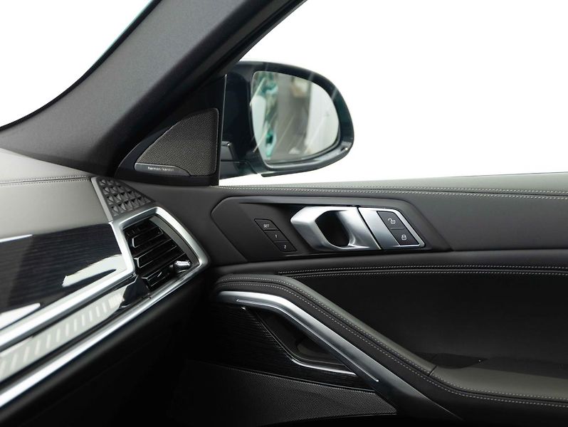 BMW X6 M60i - fotka 18 z 23
