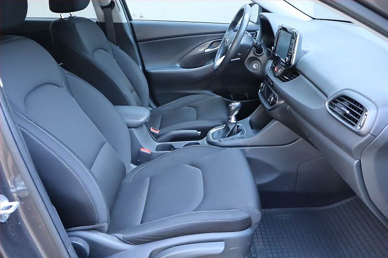 Hyundai i30 (2019) Family 1.4 T-GDI, Serv.kniha - fotka 9 z 22