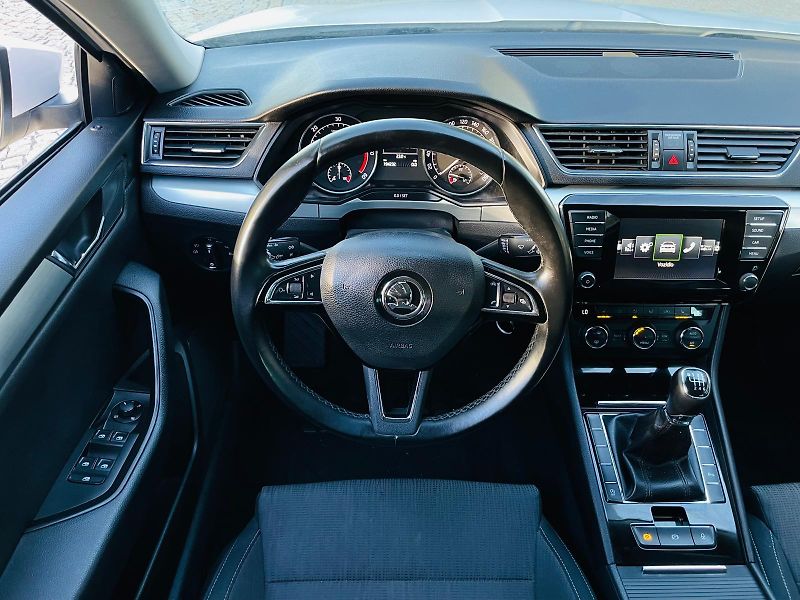Škoda Superb 2.0TDI 1MAJITEL TAŽNÉ SERVISKA - fotka 23 z 44