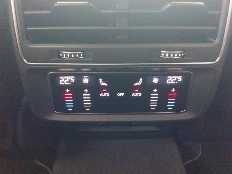 Audi Q8 (2023) 50 TDI - fotka 18 z 19