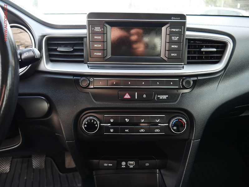 Kia Ceed (2019) 1.6 CRDi, ČR, AC, temp - fotka 11 z 17