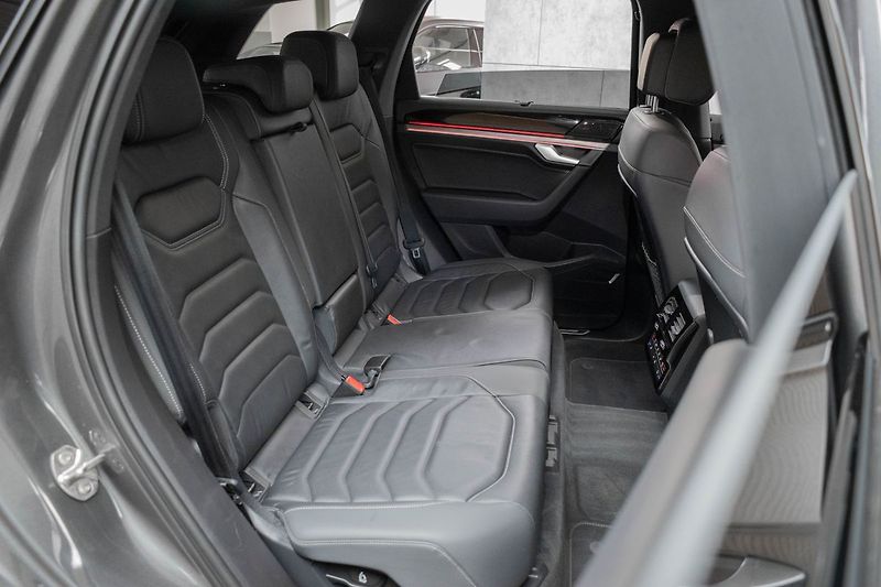 Volkswagen Touareg 3.0TDI R-LINE*TAŽNÉ*WEBASTO*ČR - fotka 14 z 49