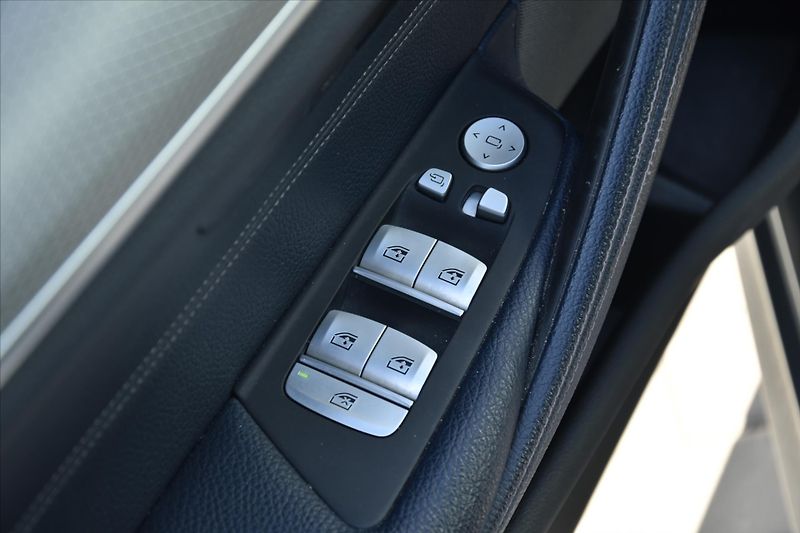 BMW Řada 5 540i xDrive 250kW M PAKET ČR - fotka 24 z 28