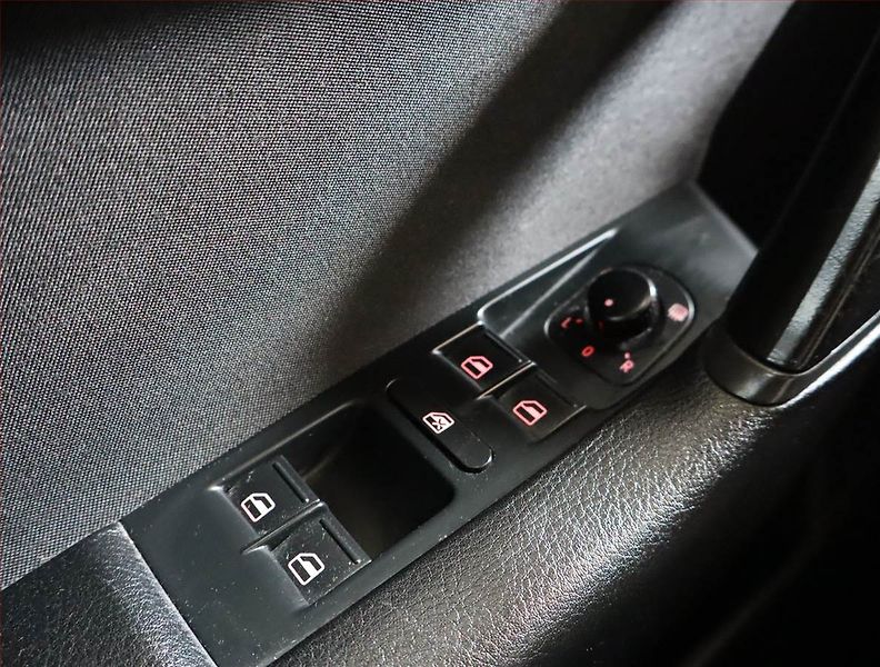 Volkswagen Passat (2013) 1.6 TDI, Serv.kniha, Tempomat - fotka 18 z 20