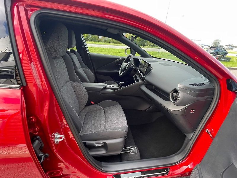 Toyota C-HR 1.8 Hybrid FWD Style - fotka 26 z 28