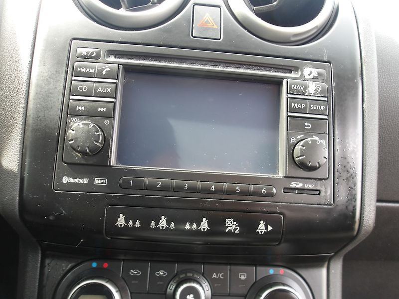Nissan Qashqai (2009) 2,0i 104kW AUTOMAT !! - fotka 14 z 25